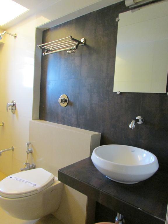 Hotel Mourya Residency Thane Bagian luar foto
