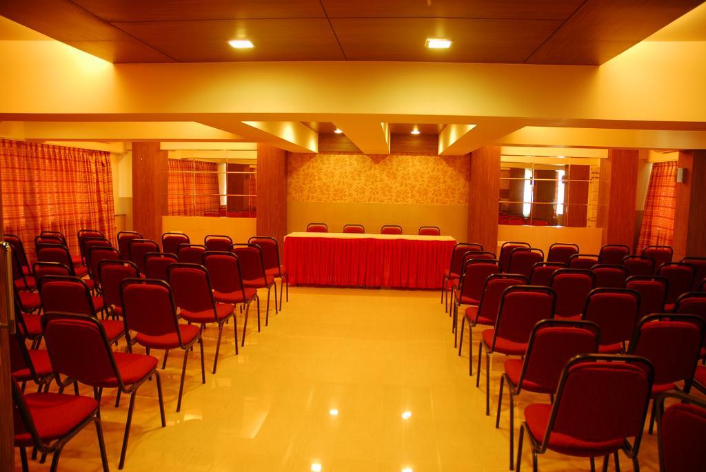 Hotel Mourya Residency Thane Bagian luar foto