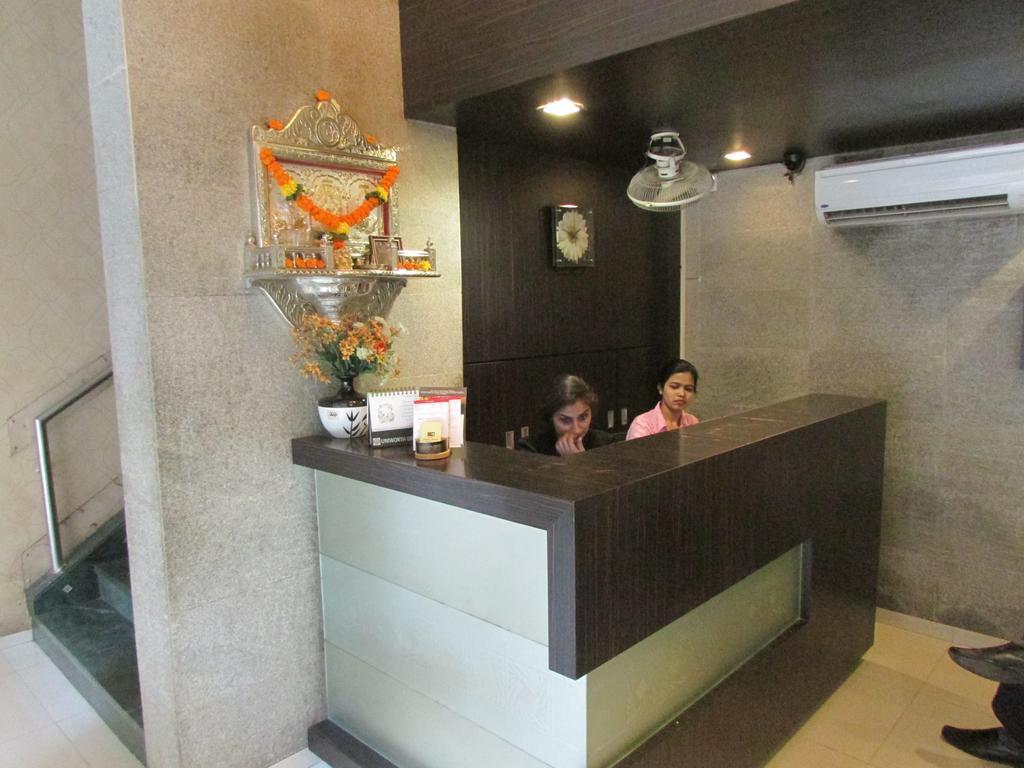 Hotel Mourya Residency Thane Bagian luar foto