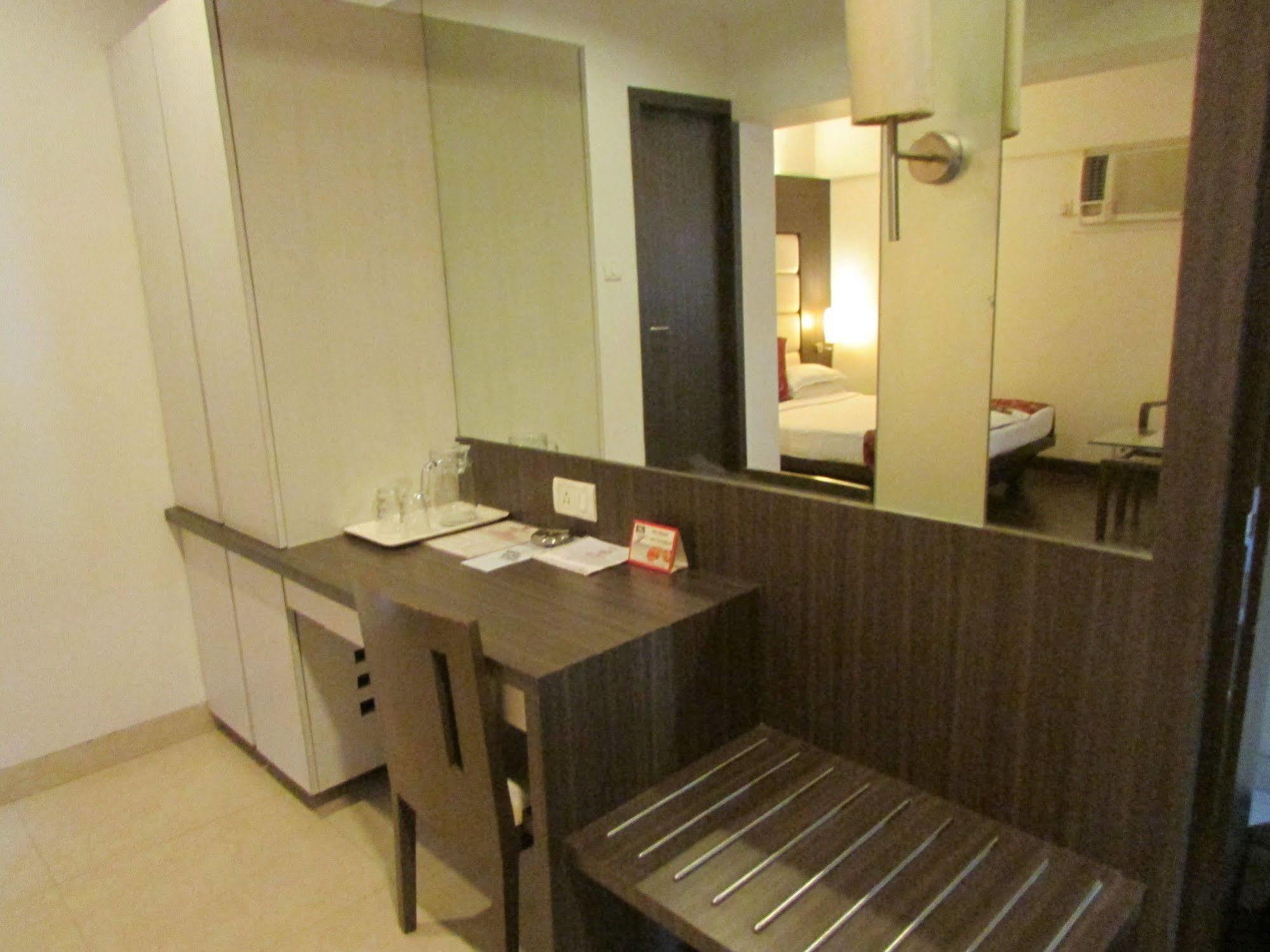 Hotel Mourya Residency Thane Bagian luar foto