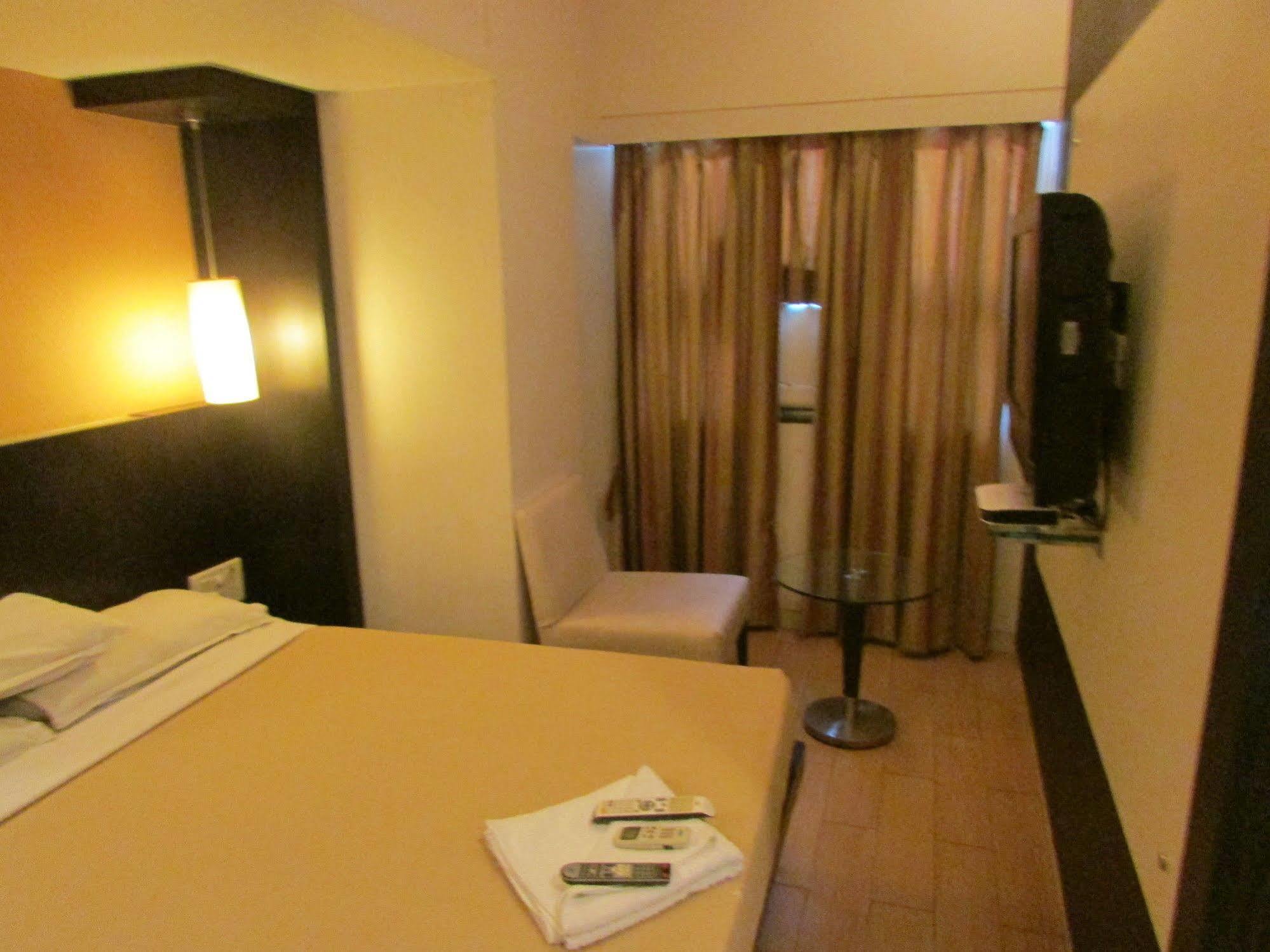 Hotel Mourya Residency Thane Bagian luar foto