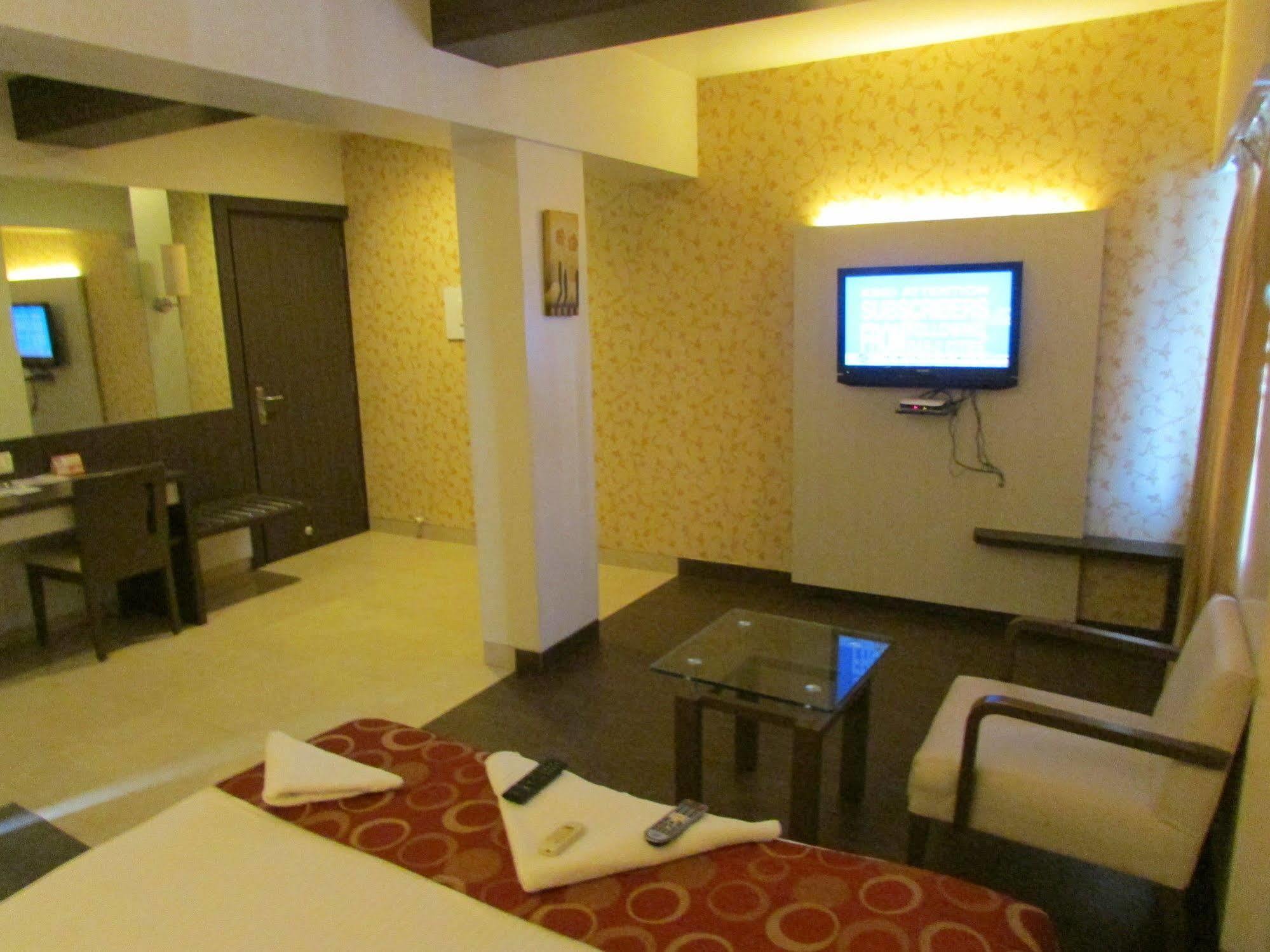 Hotel Mourya Residency Thane Bagian luar foto