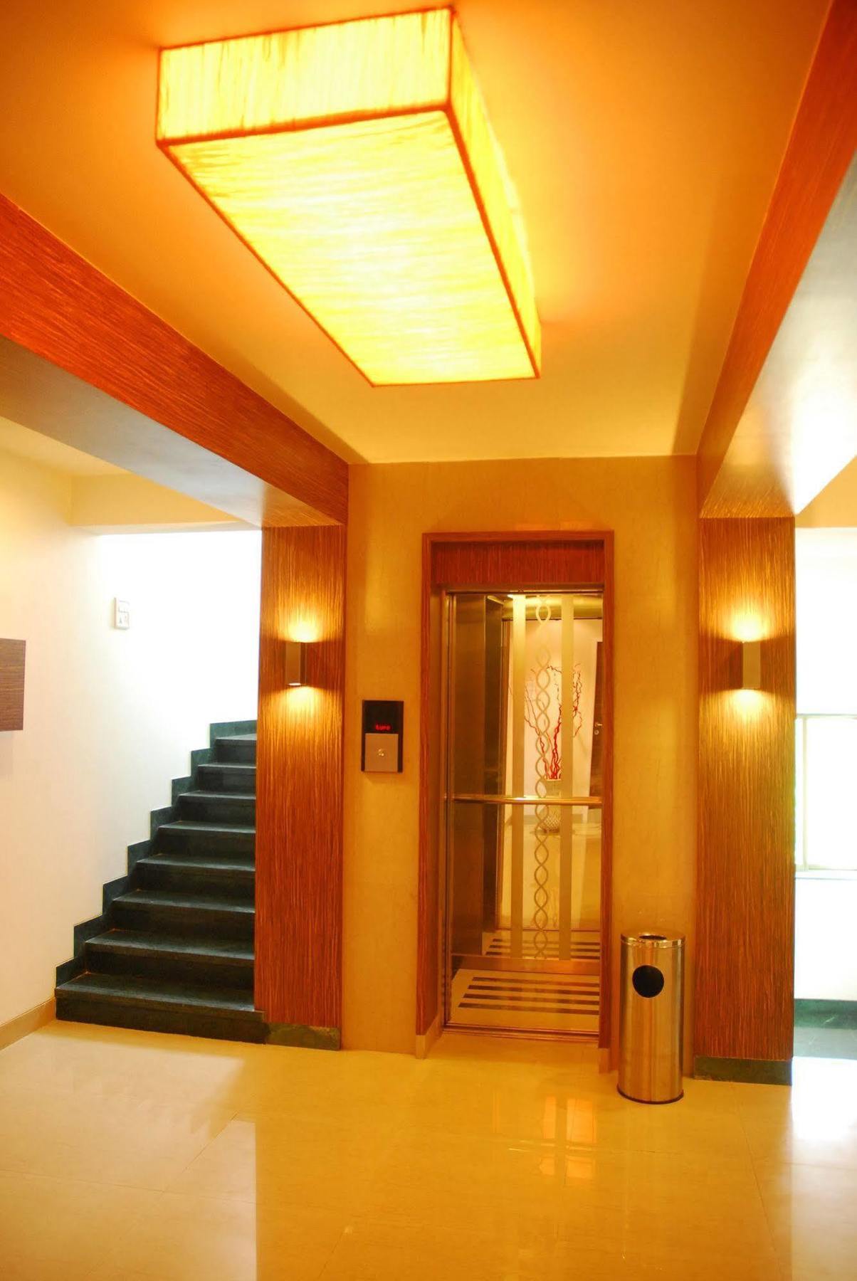 Hotel Mourya Residency Thane Bagian luar foto