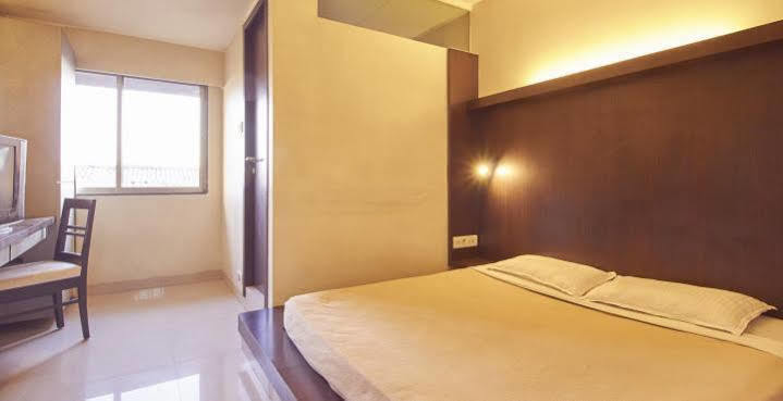 Hotel Mourya Residency Thane Bagian luar foto