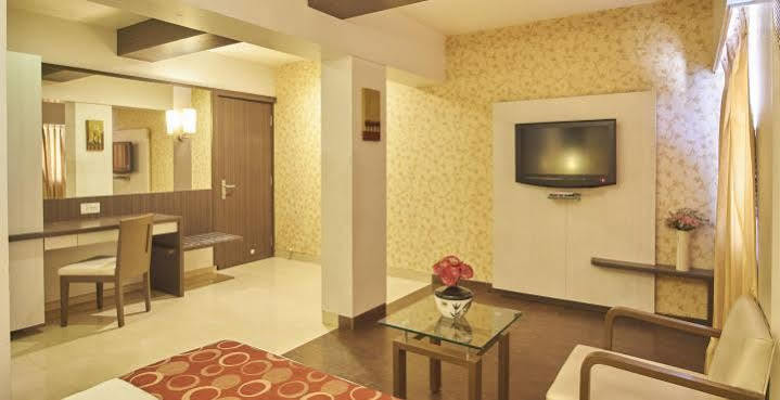 Hotel Mourya Residency Thane Bagian luar foto